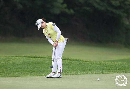 지한솔이 KLPGA E1 채리티오픈 2라운드 단독 선두로 올라섰다. 사진=KLPGA 제공
