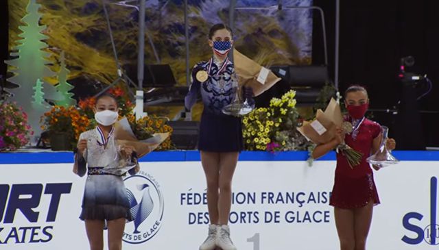김채연(왼쪽)이 국제빙상연맹 피겨스케이팅 그랑프리 시리즈 여자 싱글 데뷔전에서 입상한 3번째 한국인이 됐다. 2021-22시즌 2차 대회에서 은메달을 획득했다. 사진=대한빙상경기연맹 제공
