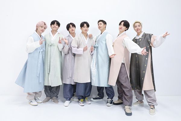 지난 추석 한복 차림으로 인사한 방탄소년단. 제공|빅히트 뮤직