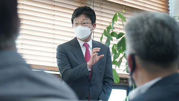 국민의힘 유승민 대선 경선 예비후보가 3일 경북 김천시 당원협의회를 방문, 인사말을 하고 있다. 2021.10.3 [유승민 캠프 제공]