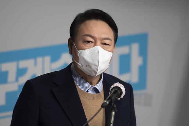 윤석열 국민의힘 대선 후보가 지난 24일 서울 여의도 중앙당사에서 박근혜 전 대통령 특별사면에 대한 입장을 발표하고 있다. /사진=연합뉴스