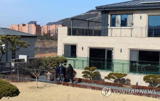 17일 청와대 경호처가 대구 달성군에 마련된 박근혜 전 대통령 사저를 찾아 경호 준비를 시작했다. [사진 출처 = 연합뉴스]