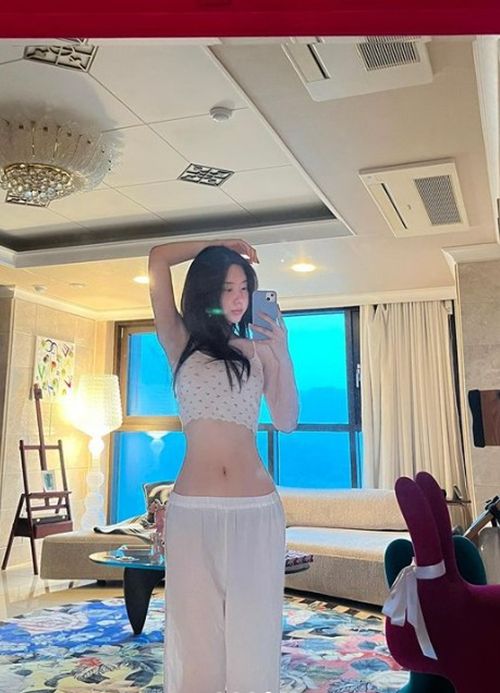 모델 신재은이 잠옷 셀카를 공개했다. 사진=신재은 SNS