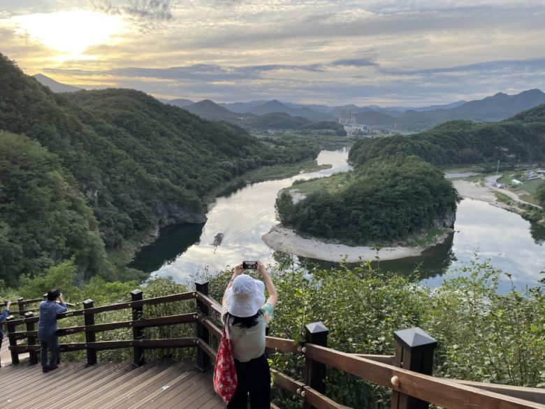 한반도지형 전망대.  /사진= 강예신 여행+ 기자