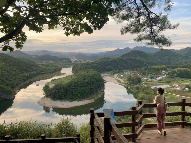 한반도지형 전망대.  /사진= 강예신 여행+ 기자