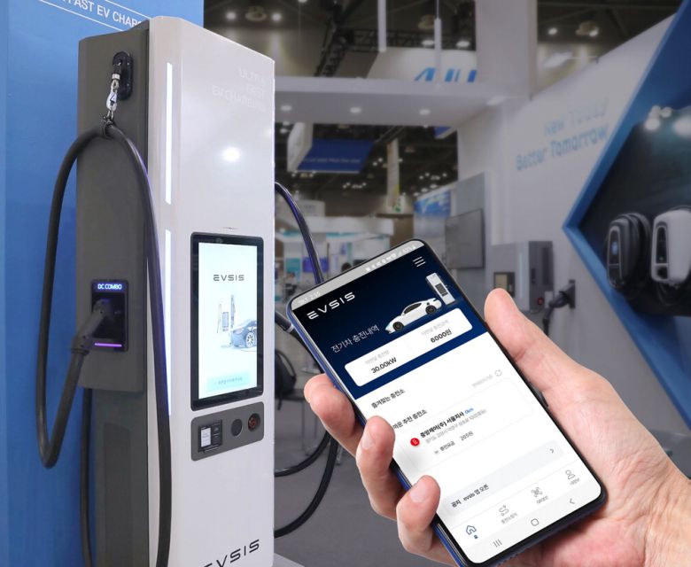 롯데정보통신이 선보인 전기차 충전 서비스 '이브이시스(EVSIS)'.  【사진 제공=롯데정보통신】