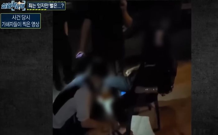 가해자 A씨가 생일 이벤트를 한다는 명목으로 친구인 피해자를 의자에 묶고 있는 모습. [사진 출처 = MBC 실화탐사대 영상 갈무리]