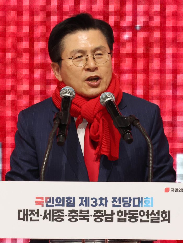 국민의힘 황교안 당대표 후보가 21일 대전시 동구 대전대학교맥센터에서 열린 ‘힘내라! 대한민국 - 국민의힘 제3차 전당대회 대전·세종·충북·충남 합동연설회’에서 정견발표를 하고 있다. [사진 = 연합뉴스]