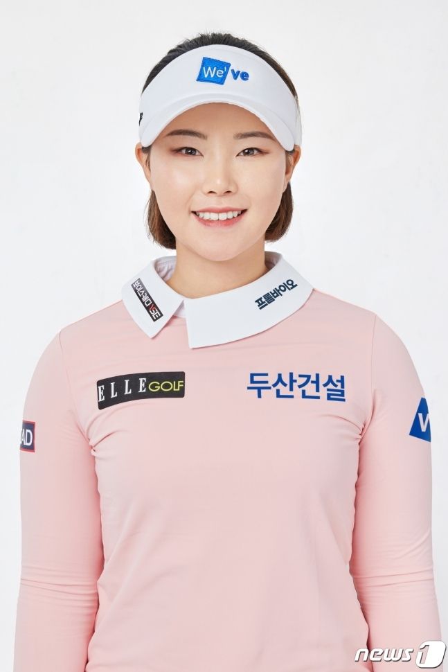 두산건설과 계약을 맺은 임희정.