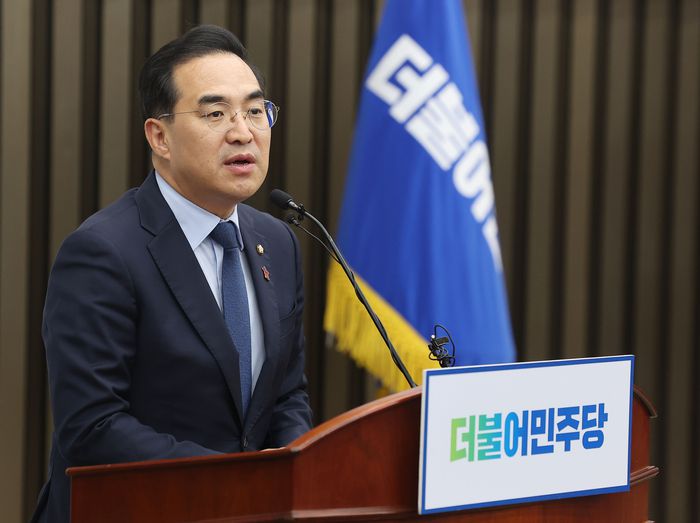 더불어민주당 박홍근 원내대표가 20일 오후 서울 여의도 국회에서 열린 의원총회에 참석해 발언하고 있다.[사진출처 = 연합뉴스]