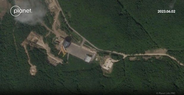 북한 기존 서해위성발사장 2일 모습을 촬영한 플래닛랩스 사진. 자유아시아방송(RFA) 보도에 따르면 지난달 31일에는 포착됐던 여러대 차량이 사라졌다.[사진 제공 =  플래닛랩스]