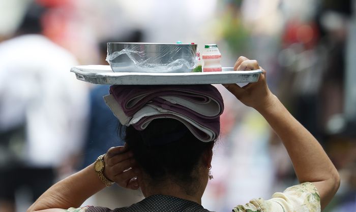 전문가격조사기관 한국물가정보가 서울 10개 지역의 음식점 10곳의 대표적인 냉면 가격을 조사한 결과, 냉면값은 지난해보다는 7%, 2018년보다는 29.5% 오른 것으로 나타났다. [사진 출처 = 연합뉴스]