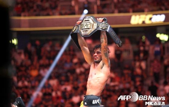 모레노의 악몽이라고 할 수 있는 판토자. 그는 5라운드 접전 끝에 판정승을 거두며 새로운 플라이급 챔피언이 됐다. 사진(라스베거스 미국)=AFPBBNews=News1