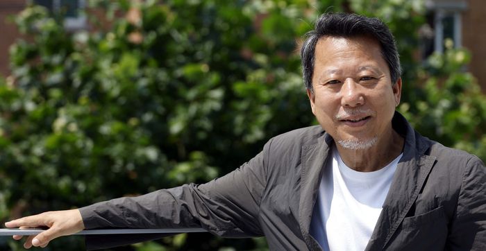 산문집 ‘에밀 시오랑을 읽는 오후’를 출간한 장석주 시인을 지난 13일 서울 서교동 현암사에서 만났다. [김호영 기자]