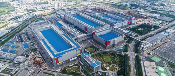 삼성전자는 HBM 시장 선두업체로, HBM2를 주요 고객사에 독점 공급했고, 후속으로 HBM2E 제품 사업이 원활히 이뤄지고 있다고 밝혔다.