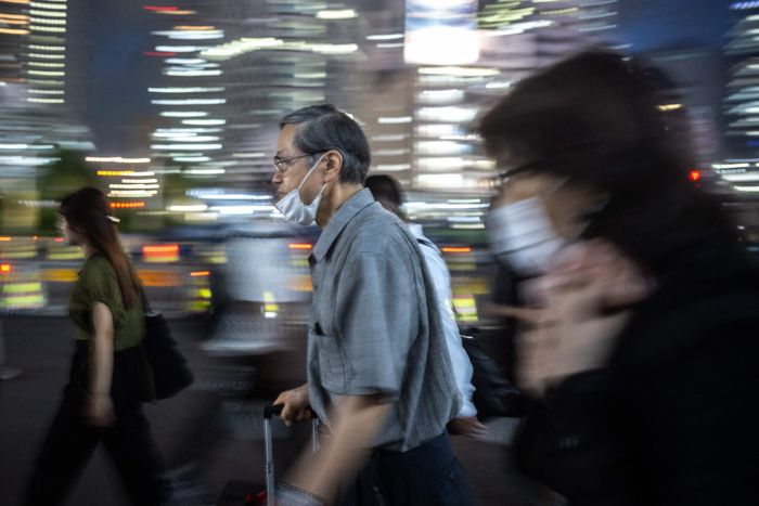 일본 전문가들은 성매매 영업, 데이팅 애플리케이션(앱), 사회관계망서비스(SNS) 등을 통해 만난 사람과의 성관계가 증가한 것이 매독 환자 증가의 원인이라고 보고 있다. 사진은 도쿄 도심의 지난달 14일 모습. [사진 출처 = AFP, 연합뉴스]