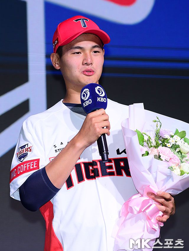 강릉고 투수 조대현이 1라운드 지명으로 KIA 유니폼을 입었다. 사진(소공동)=김영구 기자