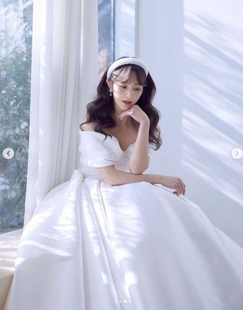 안혜경은 웨딩화보를 공개했다. 사진=안혜경 SNS