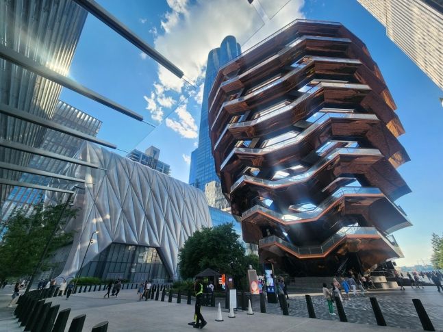 미국 뉴욕 허드슨야드의 혁신 건축물 더셰드와 베슬의 전경 <출처=연합뉴스>