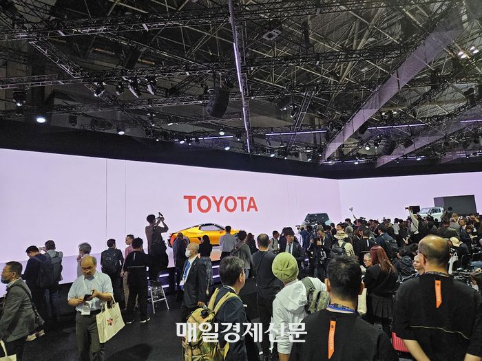 취재진이 빼곡히 들어찬 도요타 프레스 행사장. [이승훈 도쿄 특파원]