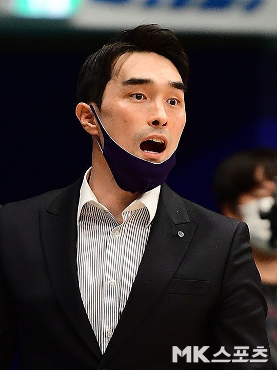 구나단 신한은행 감독은 올 시즌 힘든 시기를 보내고 있다. 사진=김영구 기자