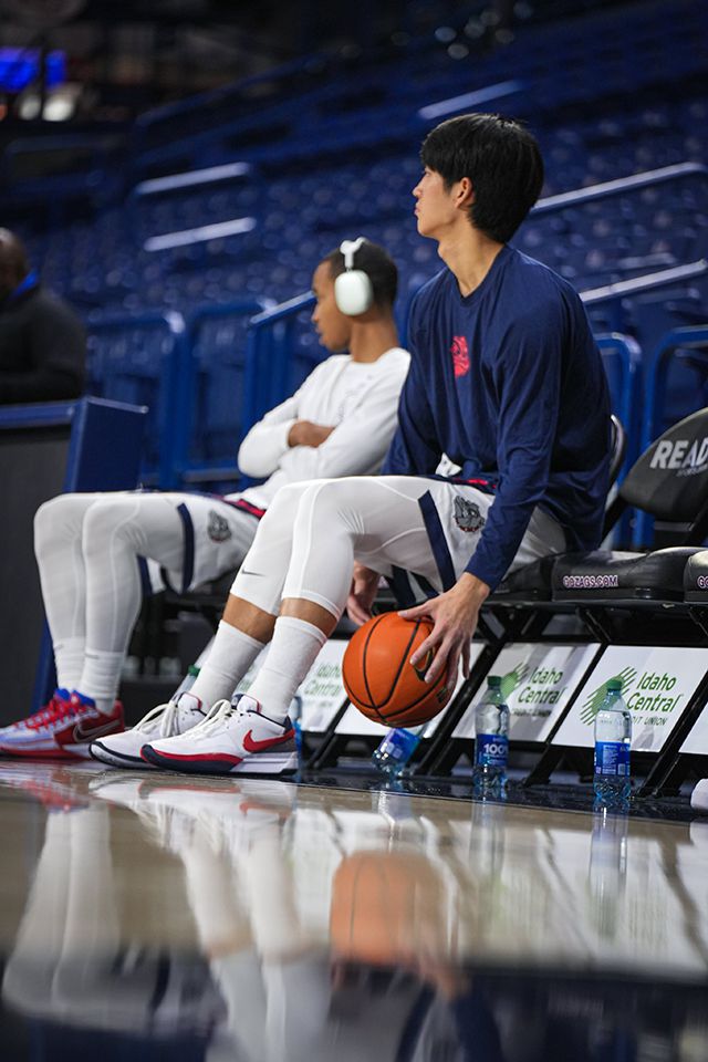 여준석이 2023-24 NCAA 디비전1 8차전 홈경기를 위해 몸을 풀고 있다. 사진=곤자가대학교 농구부 공식 SNS