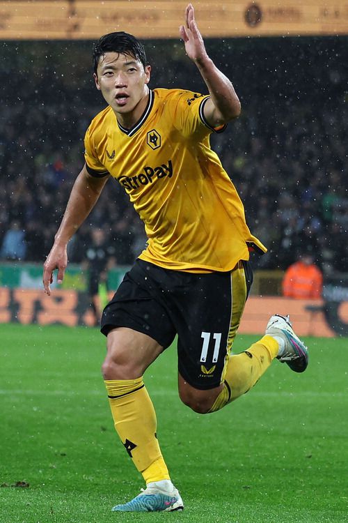 황희찬이 울버햄프턴 원더러스와 재계약을 체결해 팀 내 최고 연봉을 받게 됐다.  AFP 연합뉴스