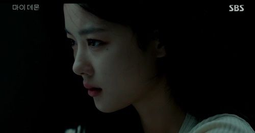 김유정이 살인 누명을 쓰게 됐다. 사진=‘마이 데몬’ 방송 캡처