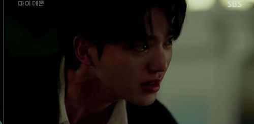 송강이 가슴에 칼을 맞았다. 사진=‘마이 데몬’ 방송 캡처