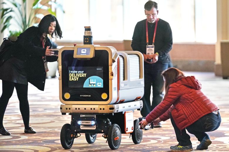 CES 2023 당시 공개된 미국 로봇 배송 업체 오토노미의 '오토봇 예티'. 오토봇 예티는 완전 자율주행 역량을 구현하는 첫 배송 로봇이다. AP연합뉴스