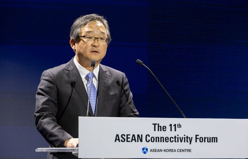 9일 정병원 외교부 차관보가 축사에서 아세안 연계성 강화를 위한 한국의 역할과 기여 방안에 대해 언급하고 있다. [사진= 외교부 제공]