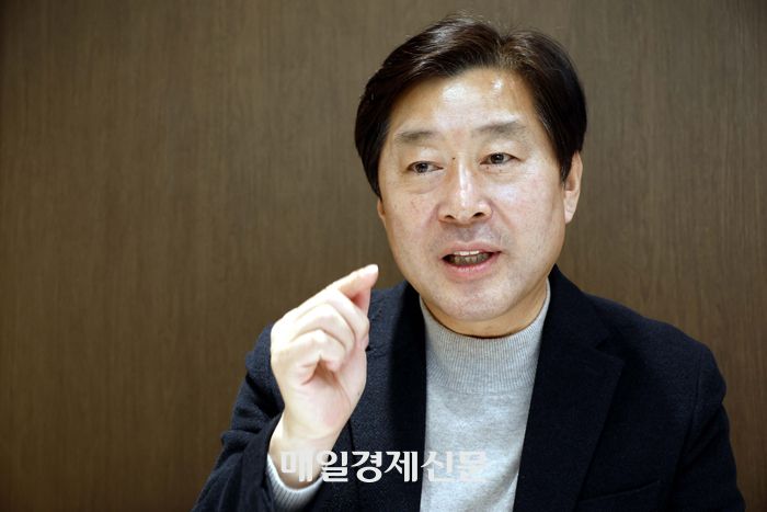 황명선 전 논산시장이 최근 국회 인근에서 매일경제와 인터뷰를 하고 있다. [김호영기자]