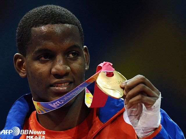 로벨리스 데스파이녜가 2011년 제16회 멕시코 과달라하라 팬아메리칸게임 +80㎏ 금메달 획득에 감격하고 있다. 종합경기대회 태권도 개인 첫 우승이다. 사진=AFPBBNews=News1