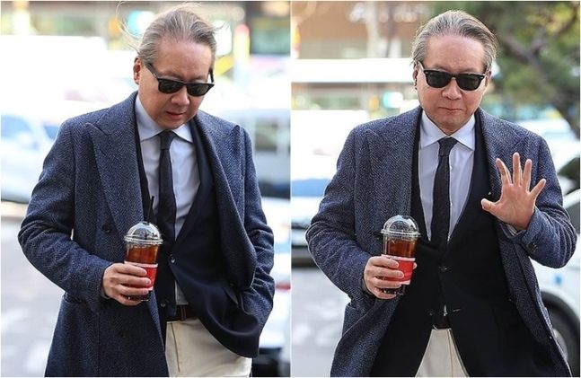 지난 8일 오전 9시 37분경 주수호 대한의사협회 언론홍보위원장은 전공의 집단사직 공모 혐의를 받고 경찰에 출석하는며 선글라스를 끼고 한 손에 아이스커피를 든 채 등장해 눈길을 끌었다. [사진출처 = 연합뉴스]