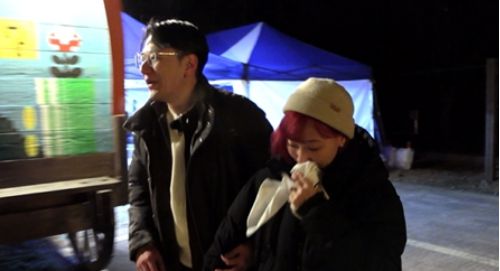 19기 영수가 ‘나는 SOLO(나는 솔로)’ 최초로 인터뷰 중에 출연자를 빼간다. 사진=ENA,  SBS Plus