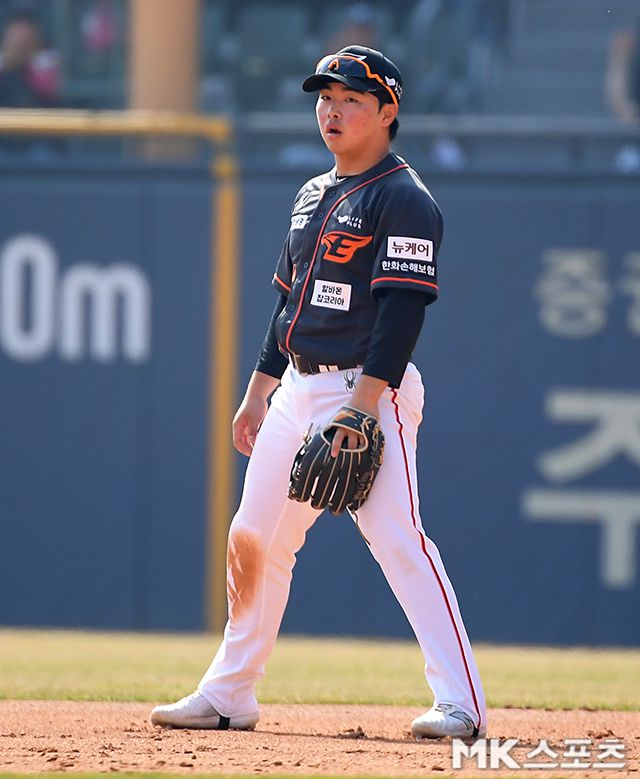 23일 잠실 LG전에서 결정적인 실책을 범한 한화 문현빈. 사진(잠실 서울)=천정환 기자