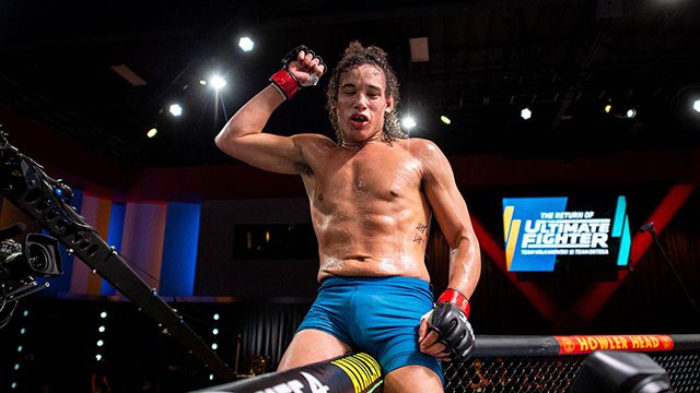 브라이언 배틀이 UFC 리얼리티 프로그램 TUF 시즌29 미들급 토너먼트 준결승 진출 후 기뻐하고 있다. 사진=TKO