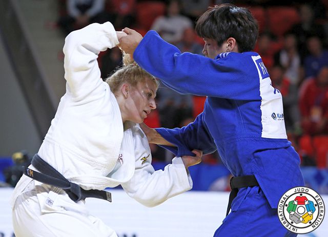 2015년 제21회 세계여자선수권대회 –78㎏ 16강전 케일러 해리슨(왼쪽), 윤현지. 사진=국제유도연맹