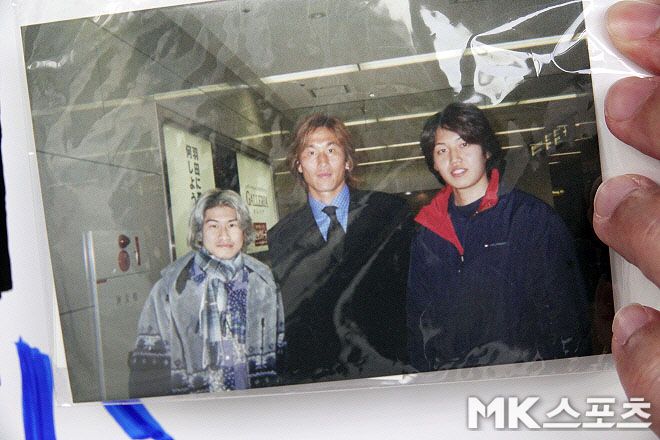 고(故) 유상철 감독(사진 가운데), 노부타카 씨(사진 맨 오른쪽). 사진=이근승 기자