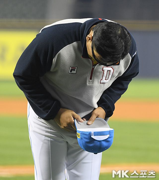 이승엽 감독은 23일 잠실 NC전을 앞두고 고개를 숙였다. 사진=천정환 기자