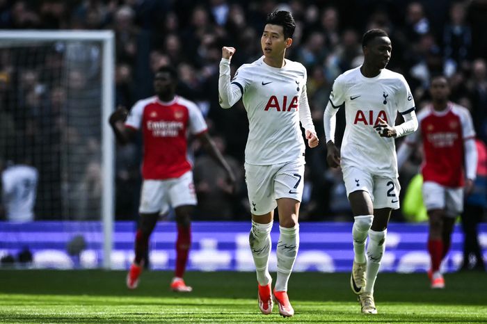 아스널과 북런던 더비에서 페널티킥 득점 후 추격을 알리는 손흥민의 세리머니. 사진(잉글랜드 런던)=ⓒAFPBBNews = News1