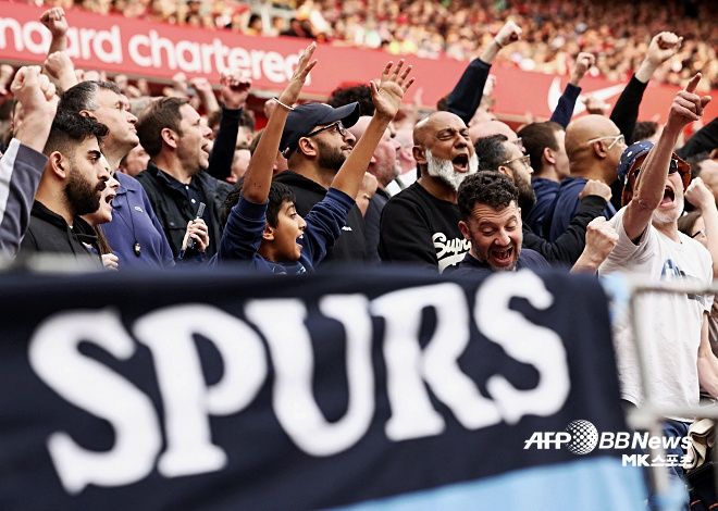 리버풀전 응원하는 토트넘 팬들. 사진(잉글랜드 리버풀)=ⓒAFPBBNews = News1