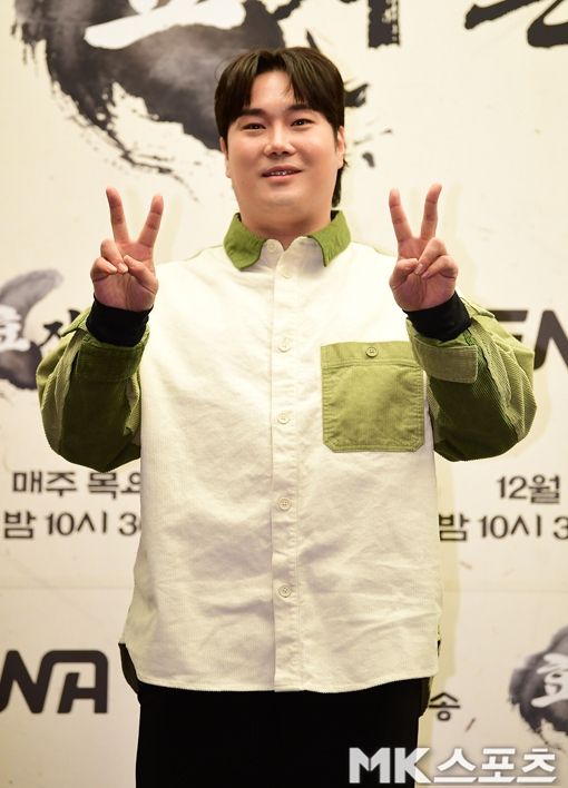 작곡가 겸 방송인 유재환(35)의 추락은 어디까지일까. 작곡비 사기 및 성희롱 의혹이 가시기도 전에 자립준비청년을 대상으로 한 사기 의혹까지, 유재환을 향한 추가 폭로가 줄줄이 이어지고 있는 가운데, 자신을 둘러싼 그의 대답은 인정도 부인도 아닌 ‘SNS 폐쇄’였다. / 사진 = 김재현 기자