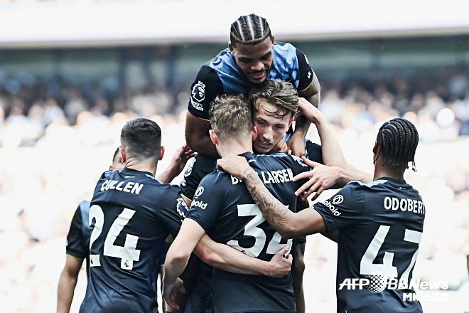 득점 후 기뻐하는 번리 선수들. 사진(잉글랜드 런던)=ⓒAFPBBNews = News1