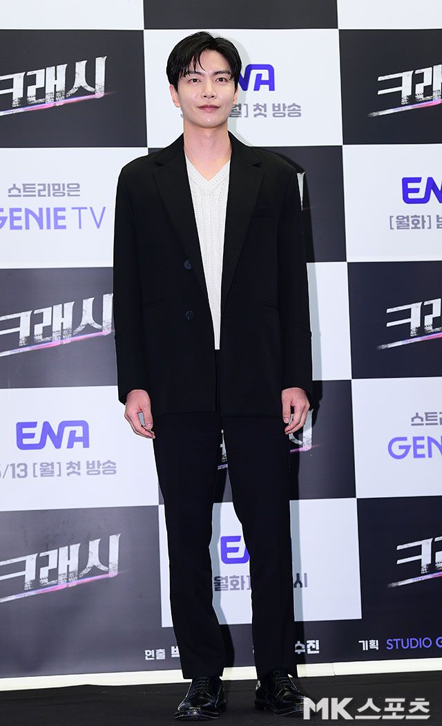 13일 오후 서울 마포구 상암 스탠포드호텔에서 ENA 새 월화드라마 ‘크래시’의 제작발표회가 진행됐다. 이날 제작발표회에는 박준우 감독을 비롯해 이민기, 곽선영, 허성태, 이호철, 문희 등이 참석해 자리를 빛냈다. / 사진 = 김영구 기자