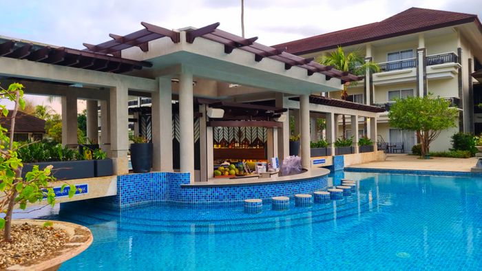 호텔 야외 수영장 바 / 사진=김혜성 여행=+ 기자