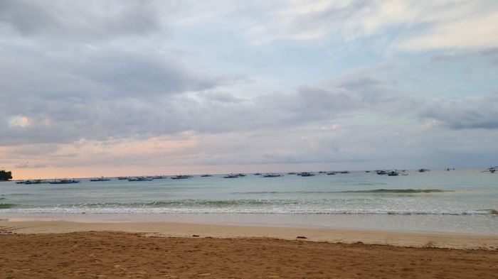 호텔과 마주한 사방 해변 / 사진=김혜성 여행+ 기자