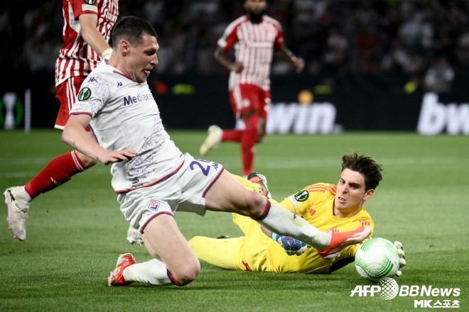 올림피아코스의 골키퍼 촐라키스는 결승 내내 최고의 선방을 펼치며 우승을 이끌었다. 사진(아테네 그리스)=AFPBBNews=News1