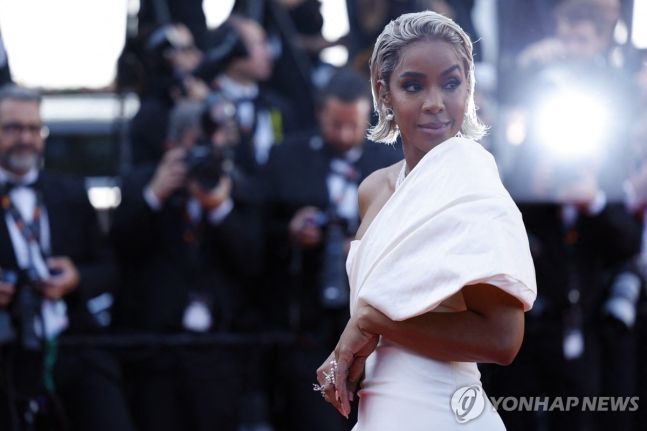 경호원의 인종차별에 항의한 데스티니스 차일드 출신 가수 켈리 롤랜드. 사진|연합뉴스