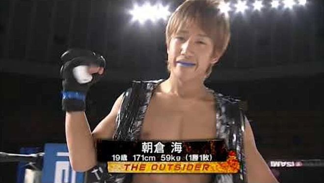 아사쿠라 가이 2013월 9월 ‘아웃사이더’ 3번째 출전 중계 화면 프로필. 사진=Rings